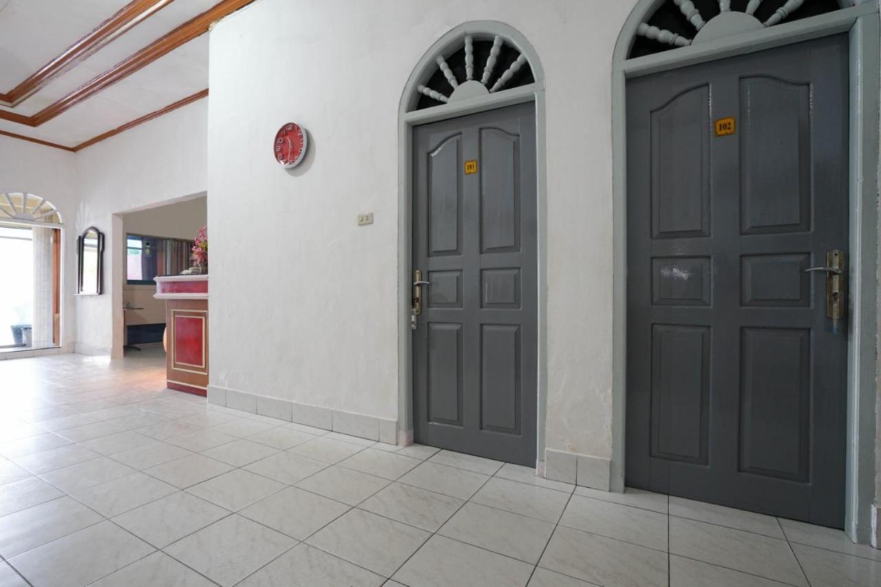 Oyo 2876 Hotel Idayu Palembang Extérieur photo